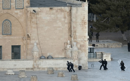 la ocupación israelí irrumpe en la Explanada de Al Aqsa Nuevos enfrentamientos en la Explanada de la Mezquita de Al Aqsa